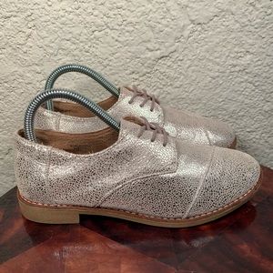 Toms Crinkle Metallic Brogue Oxfords Size 7
